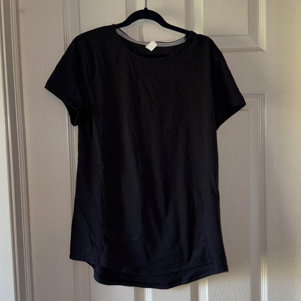 Under Armour Women’s Shirt NWOT